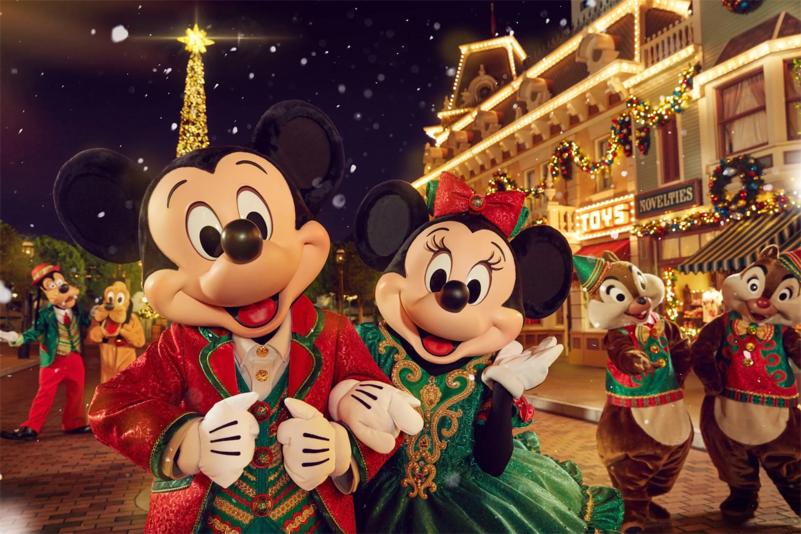 Disney Friends come together for a magical Christmas to mark 20 years of Hong Kong Disneyland